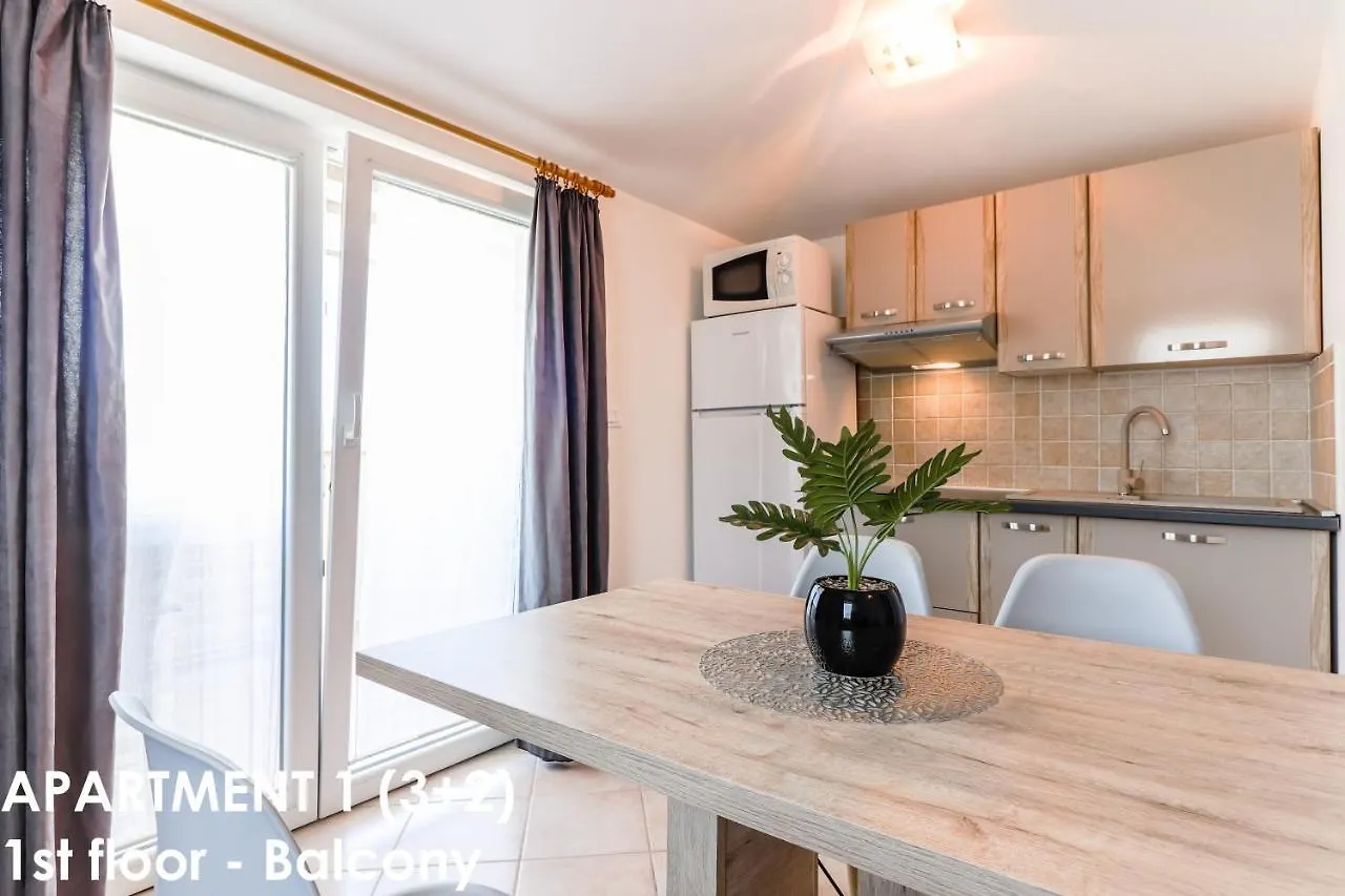 Sunshine Apartments Funtana With Balcony And Sea View