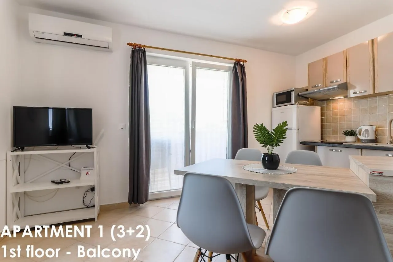 Sunshine Apartments Funtana With Balcony And Sea View