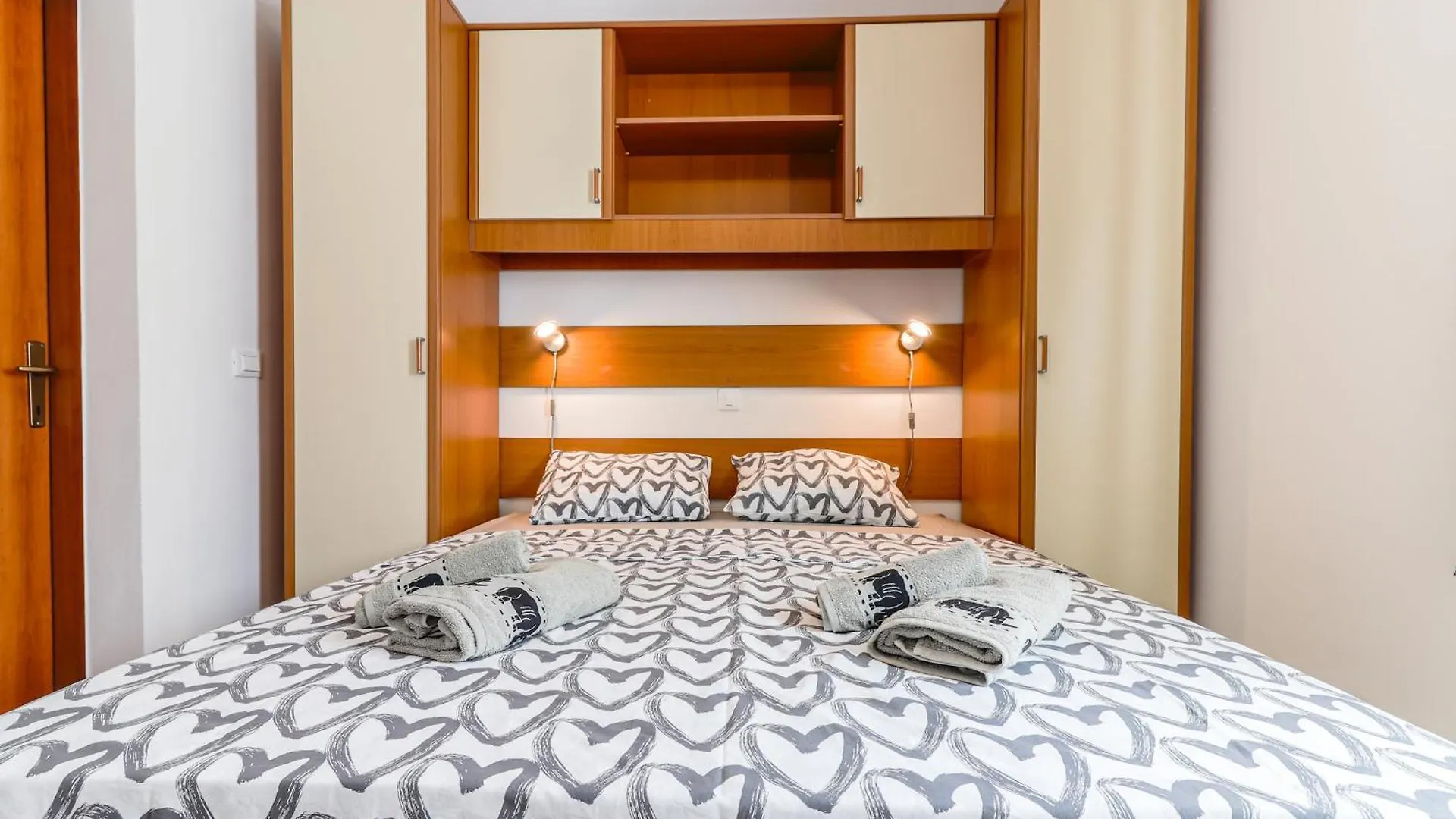 Sunshine Apartments Funtana With Balcony And Sea View