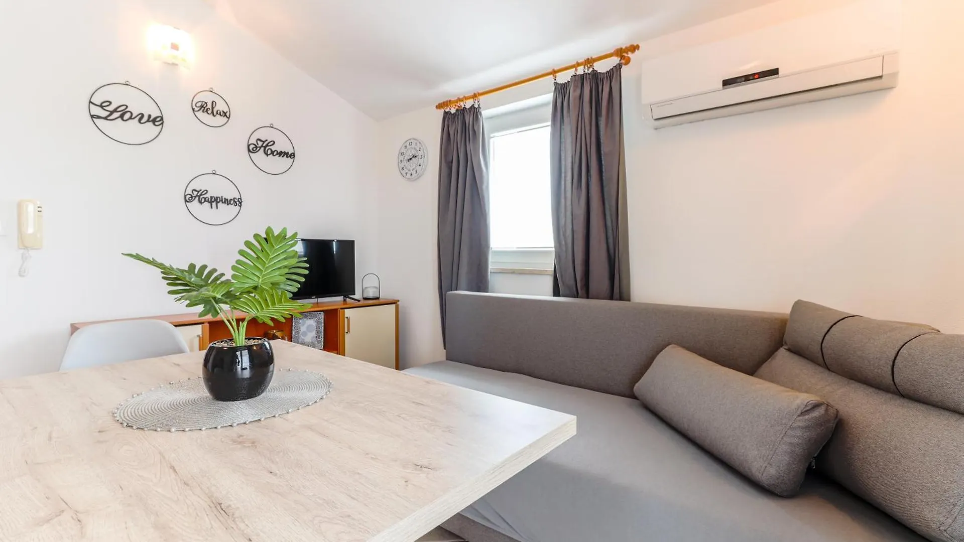 Sunshine Apartments Funtana With Balcony And Sea View