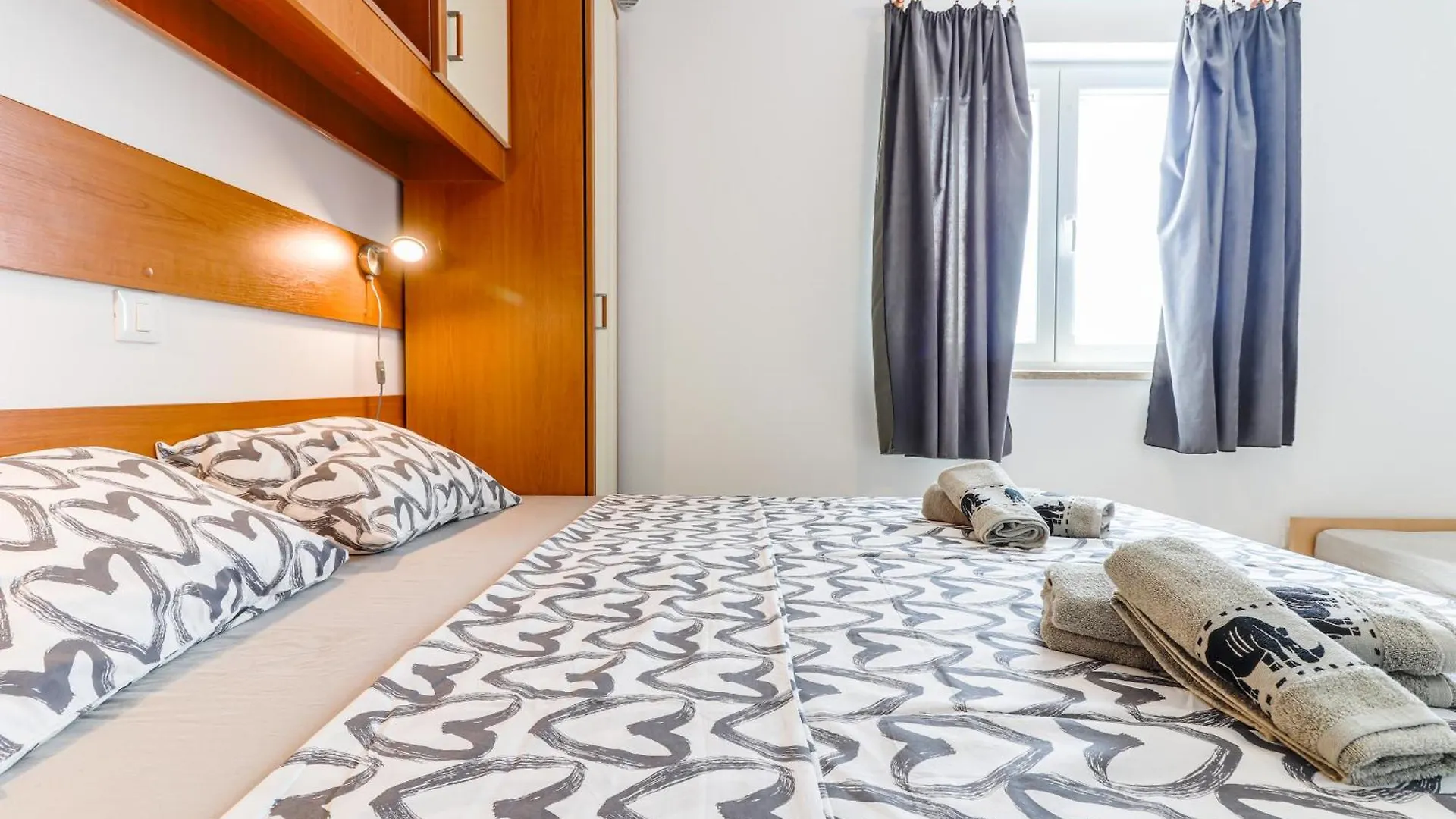 Sunshine Apartments Funtana With Balcony And Sea View