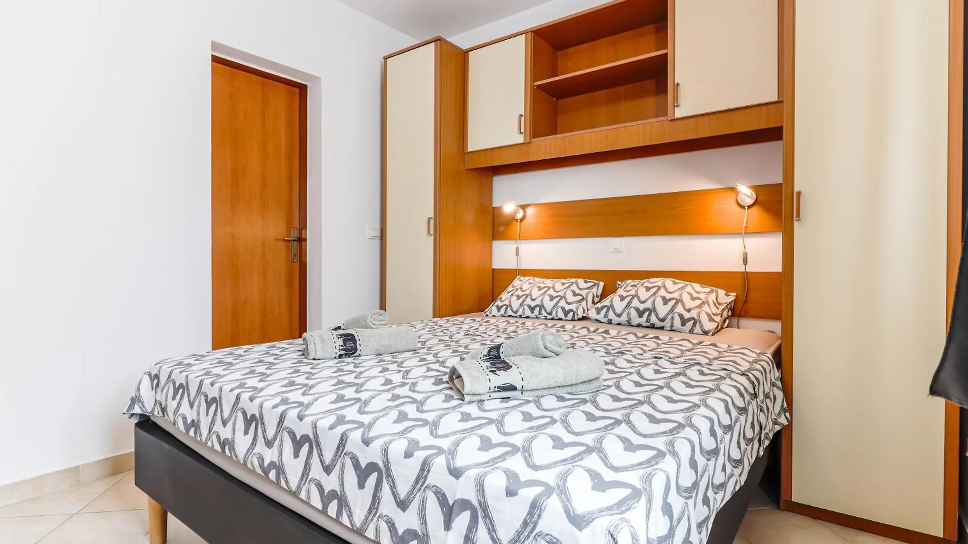 Sunshine Apartments Funtana With Balcony And Sea View